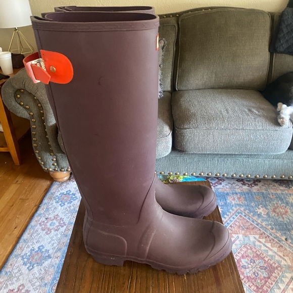 Hunter boots. Size 9. Will fit larger calf. - Picture 2 of 7